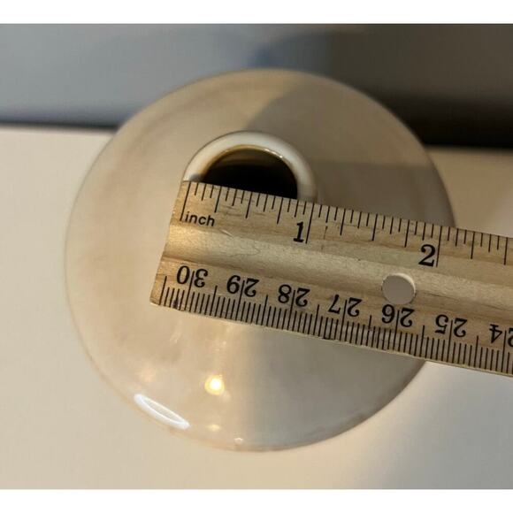 EUC Beautiful Cream Vase - Picture 4 of 6